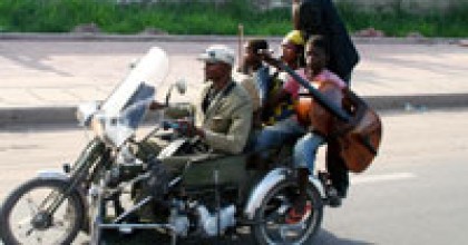 La moto de Bebson dans Kinshasa Kids