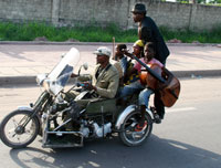 La moto de Bebson dans Kinshasa Kids