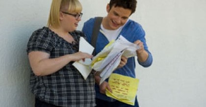 Rebel Wilson et Chris Colfer dans Struck