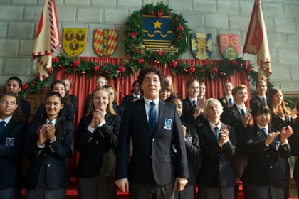 Guillaume Gallienne et la chorale de son pensionnat anglais