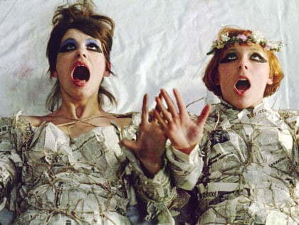 Ivana Karbanova et Jitka Cerhova dans Les petites marguerites 