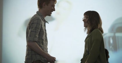 Tim (Domhnall Gleeson) et Mary (Rachel McAdams) se rencontrent dans Il était temps