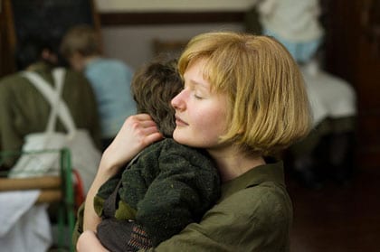 Le jeune Philomena et son fils au couvent