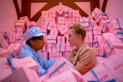 Tony Revolori et Saoirse Ronan dans The Grand Budapest Hotel