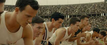 Louis Zamperini (Jack O'Connell), le troisième en partant de la gauche aux JO de Berlin en 1936