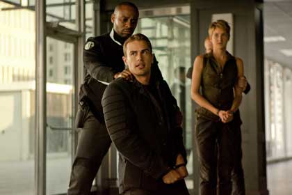 Theo James (Four) et Shailene Woodley (Tris) dans Divergente2 