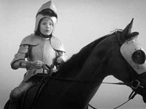 Chann Aglat est Jeanne d'Arc dans Les filles au Moyen-âge