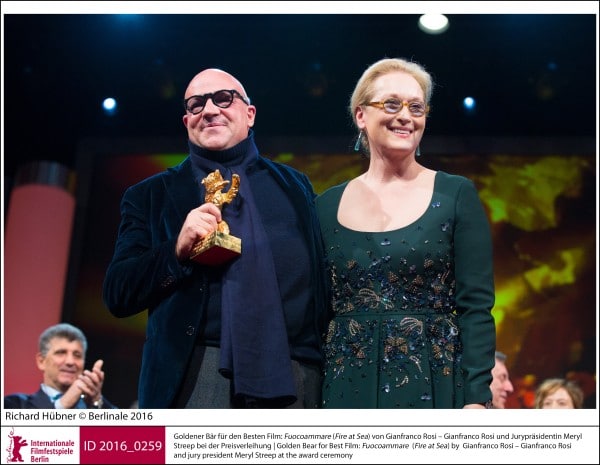 Meryl Streep remet l'Ours d'Or à Gianfranco Rosi