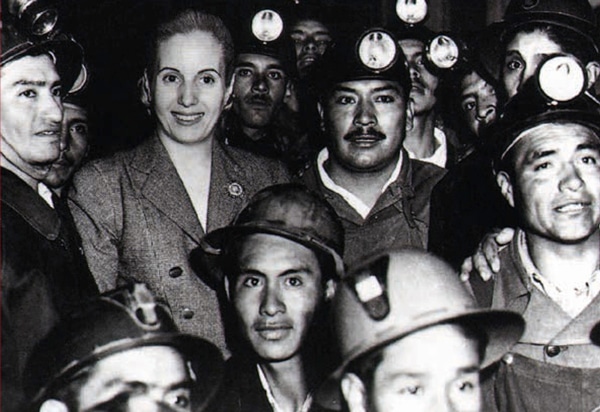La vraie Eva Peron aux côtés des gueules noirs, parmi les "sans-chemise" qui ont construit son mythe