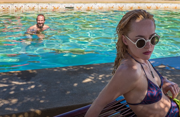 Ralph Fiennes et Dakota Johnson dans A bigger splash