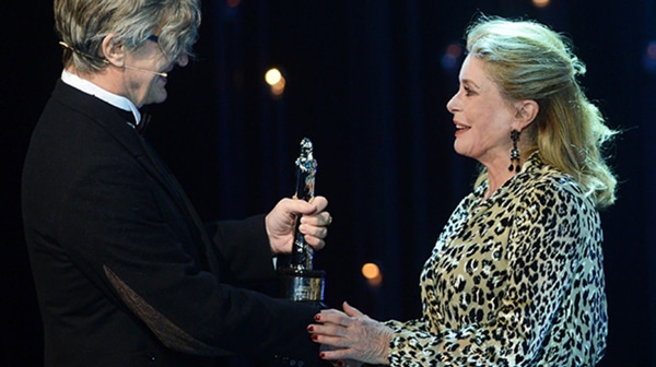 Catherine Deneuve reçoit un Ours d'Or d'honneur 